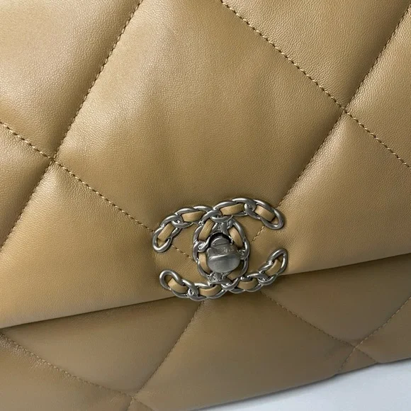 CHANEL PURSE 100% AUTHENTIC CHANEL BAG CHANEL 19 FLAP BAG - Picture 4 of 15